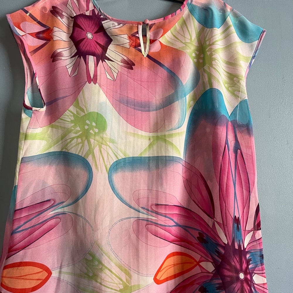 SELLING VERTIGO TOP FOR WOMEN SIZE MEDIUM COLOR FLORAL PATTERN SLEEVELESS BNWOT - Picture 4 of 13